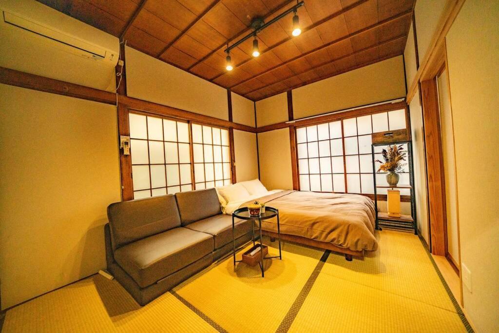 Апартаменты Kawanosou Shinjuku 1 Minute Токио Экстерьер фото